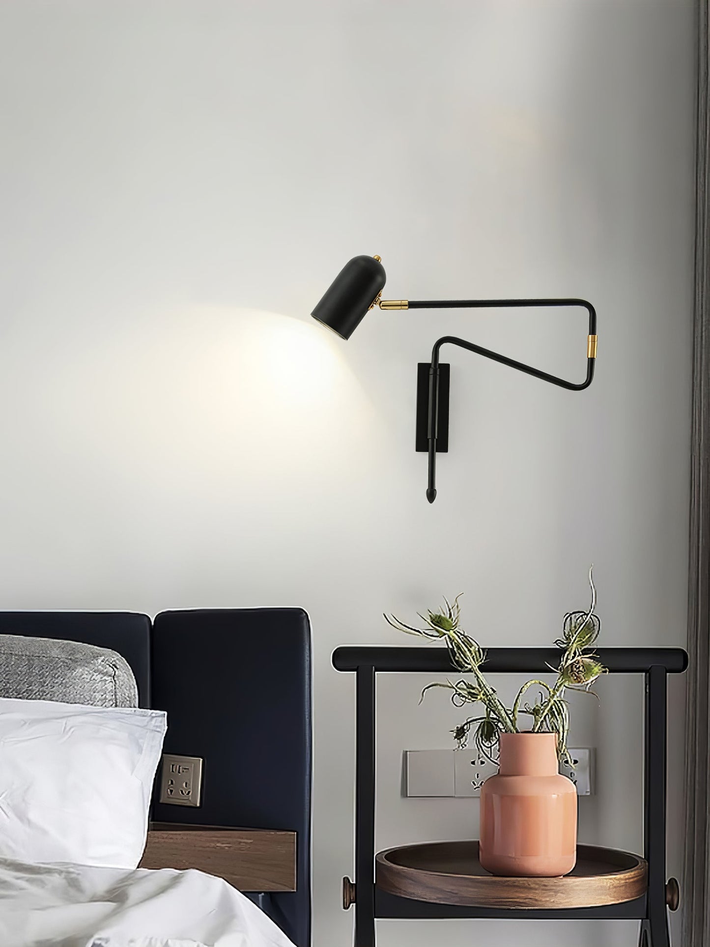 Wandleuchte mit drehbarem Arm