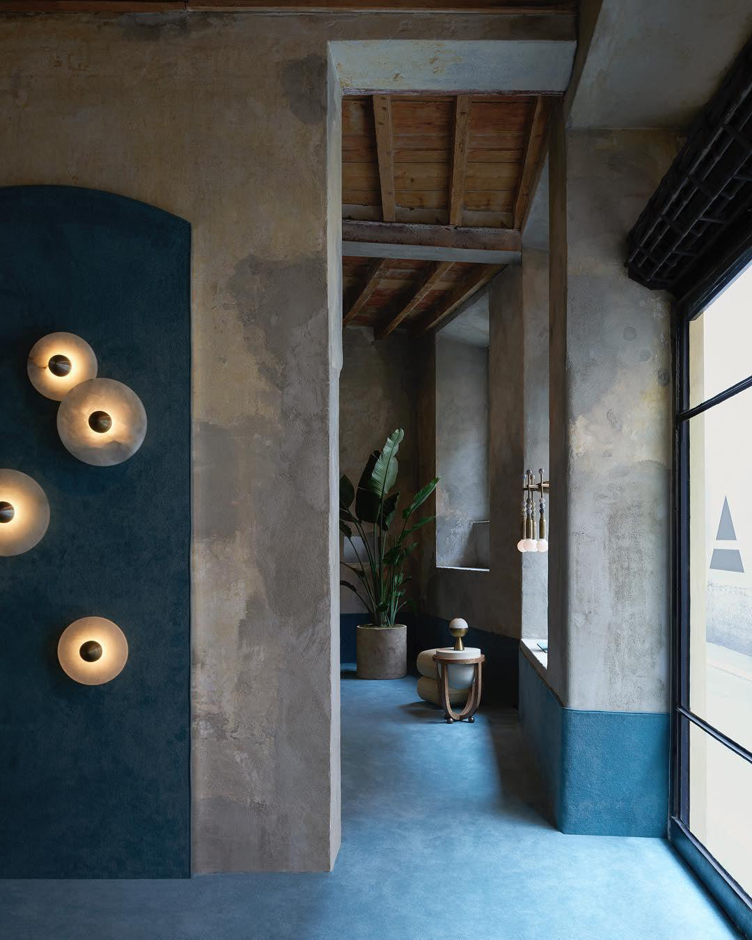 Round Marble Wall Light