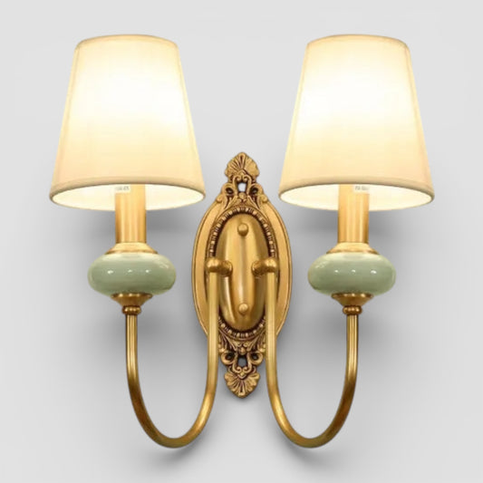 Lujosa lámpara de pared de cobre con pantallas de tela