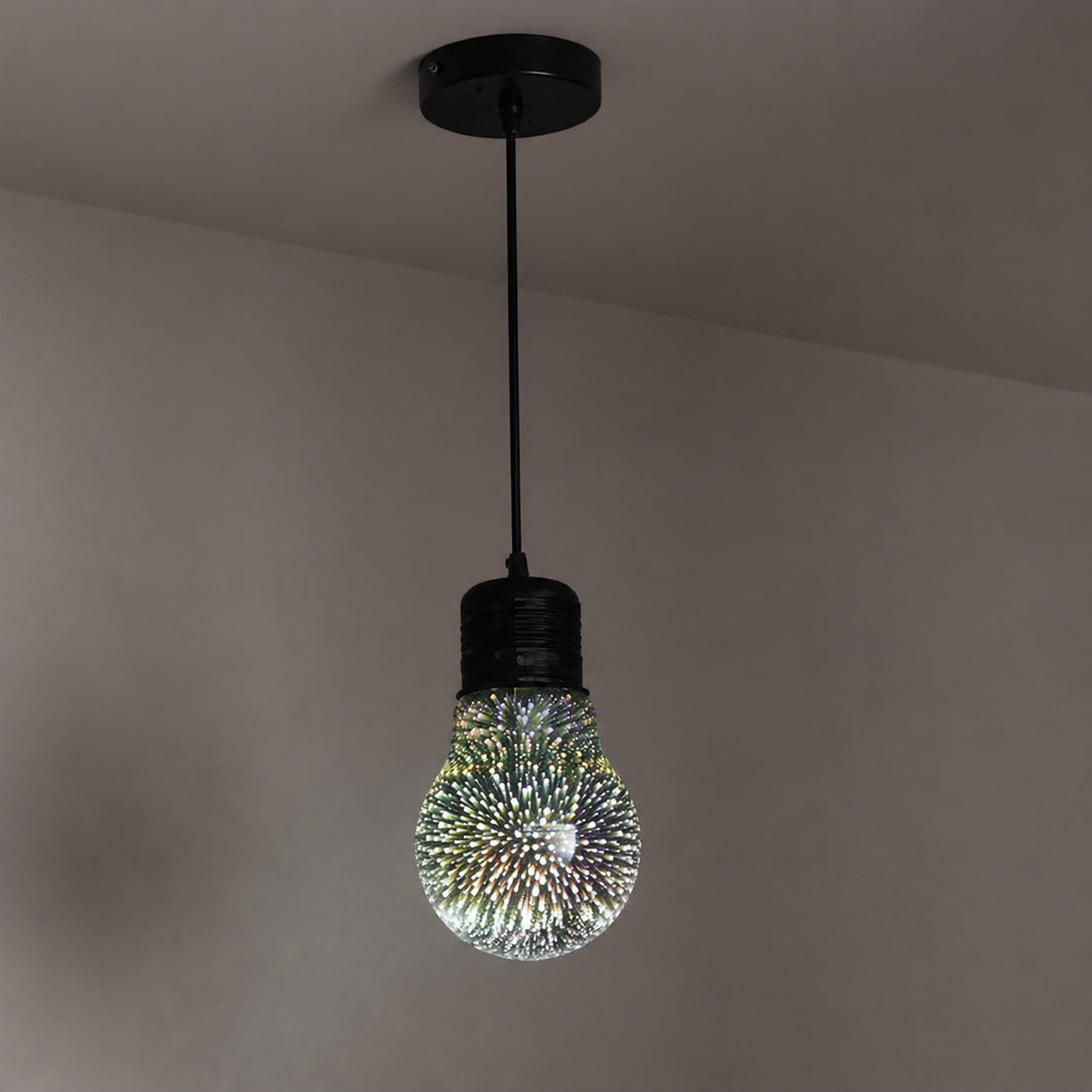 Pendellampa med fyrverkerier i glas med 3D-effekt