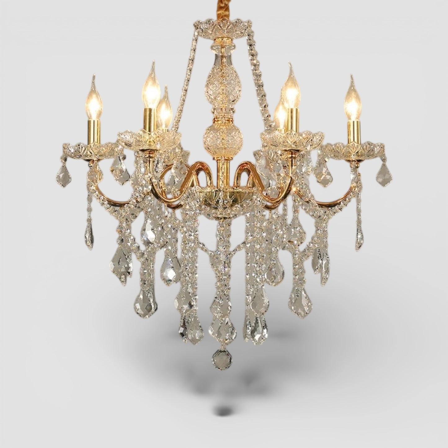 Elegante villa kristallen kroonluchter met hoog plafond