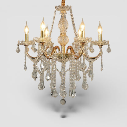 Elegante villa kristallen kroonluchter met hoog plafond