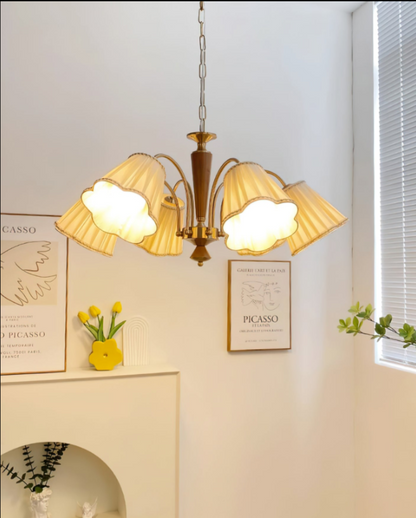 Antiker Kronleuchter für den Essbereich mit Stoffschirmen