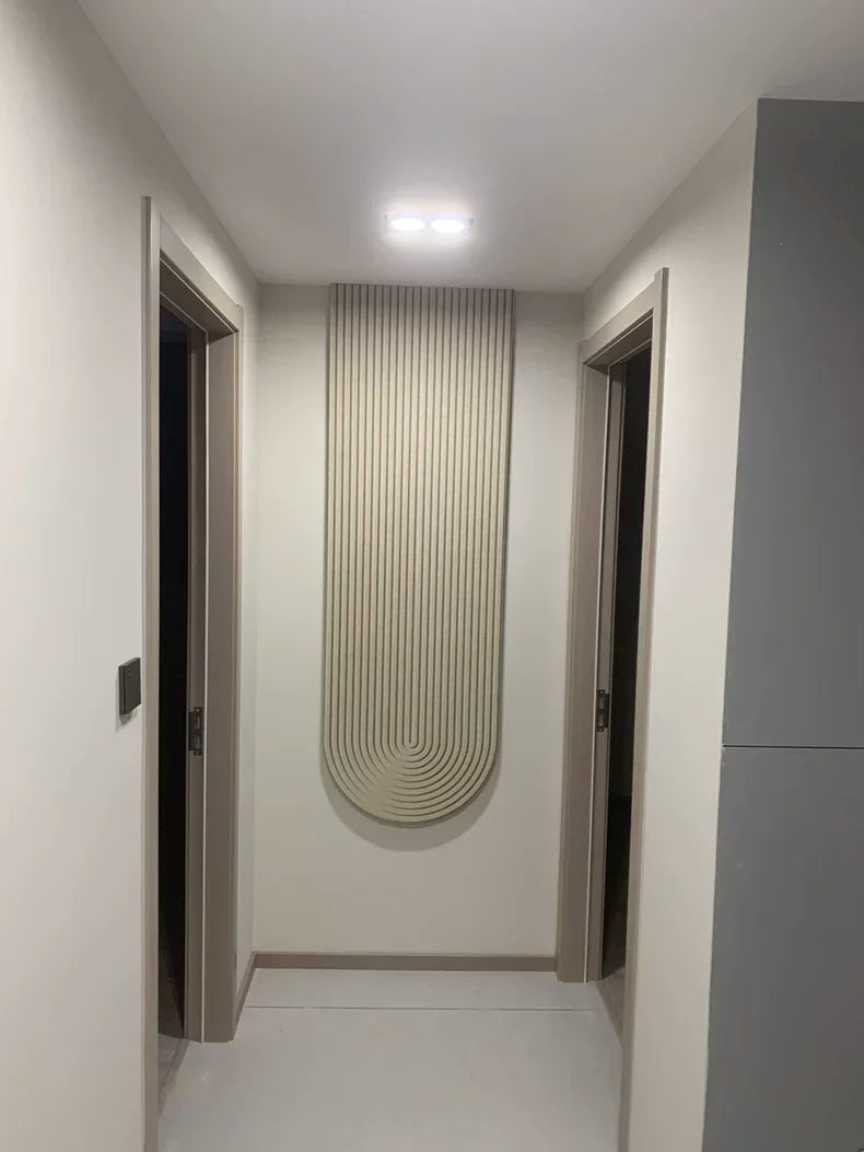 Minimalistische wandlamp met muurschildering