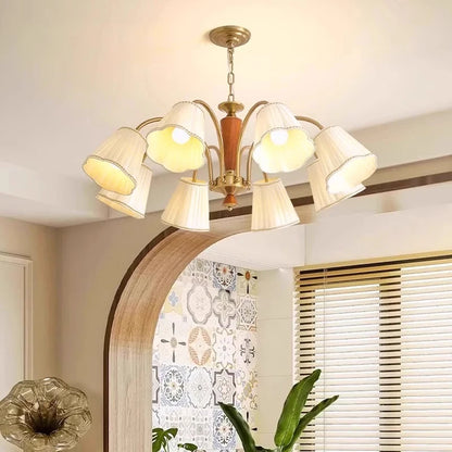 Antiker Kronleuchter für den Essbereich mit Stoffschirmen