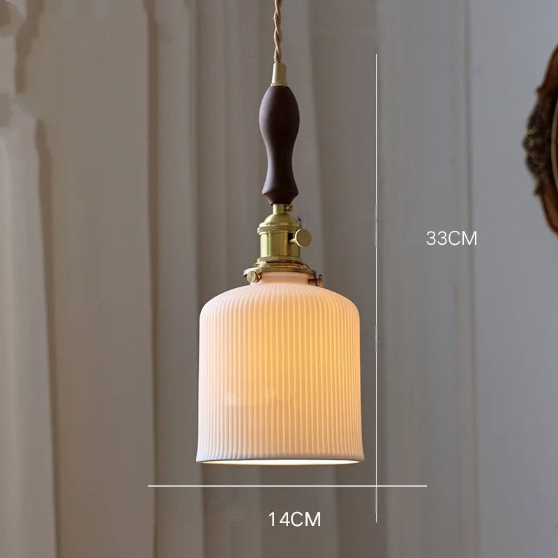 Ciondolo in rame con nappina in ceramica bianca