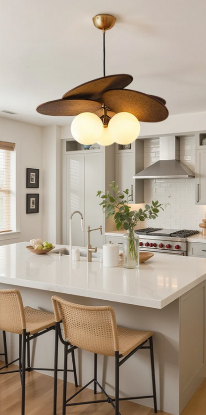 Wit glazen plafond met bloembladkleurige tint