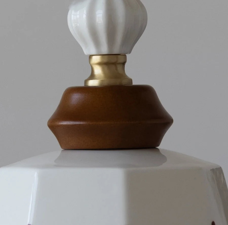 Ciondolo in rame con nappina in ceramica bianca