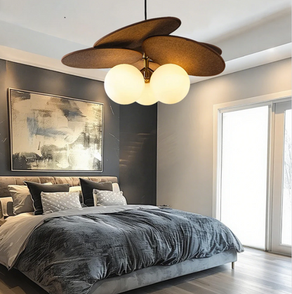 Wit glazen plafond met bloembladkleurige tint