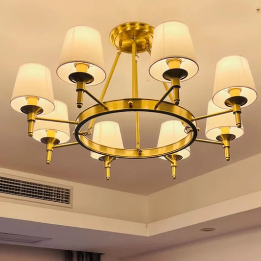 Koperen kroonluchter met stoffen lampenkappen