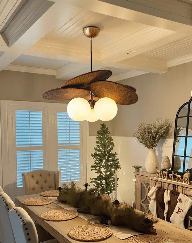 Wit glazen plafond met bloembladkleurige tint