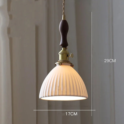 Ciondolo in rame con nappina in ceramica bianca