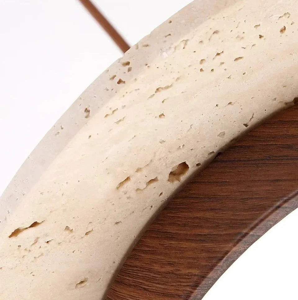 Pendentif en pierre naturelle wabi sabi avec accent en bois