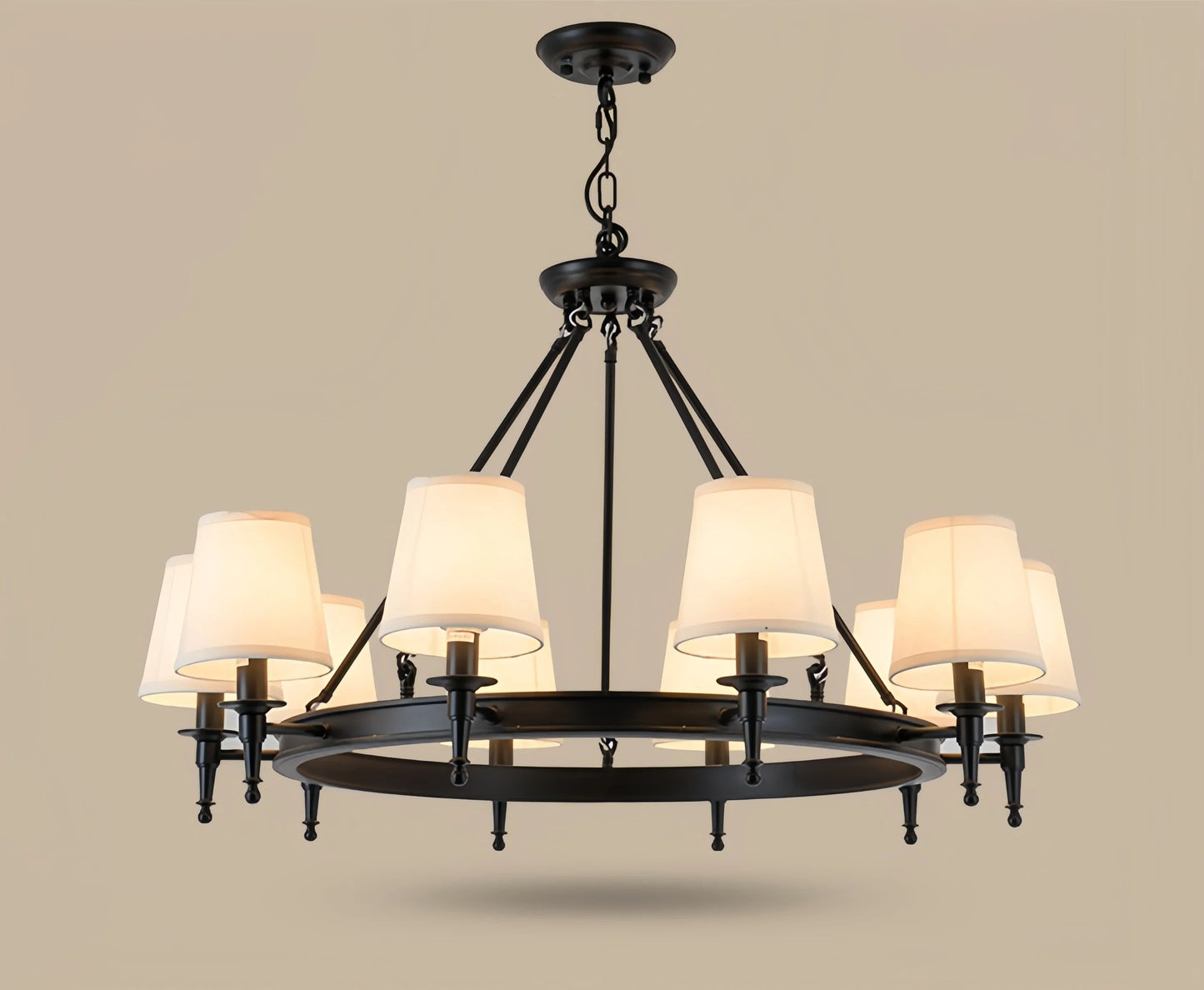 Koperen kroonluchter met stoffen lampenkappen