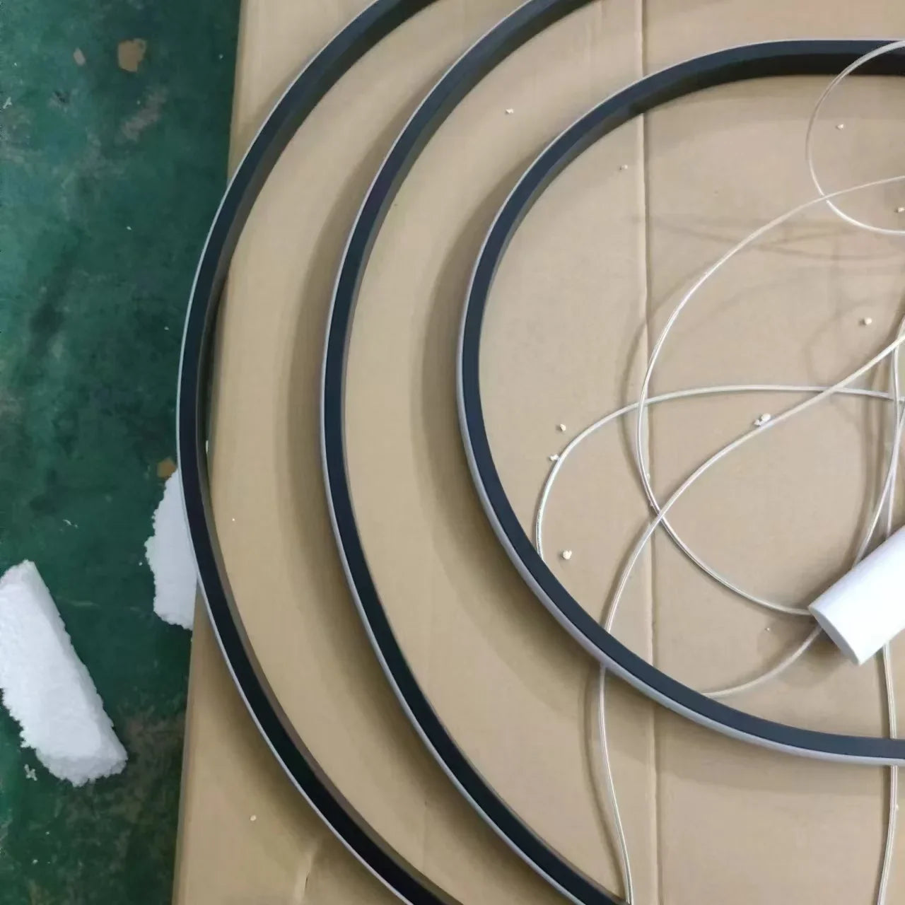 Minimalist linear restaurant chandelier for villa