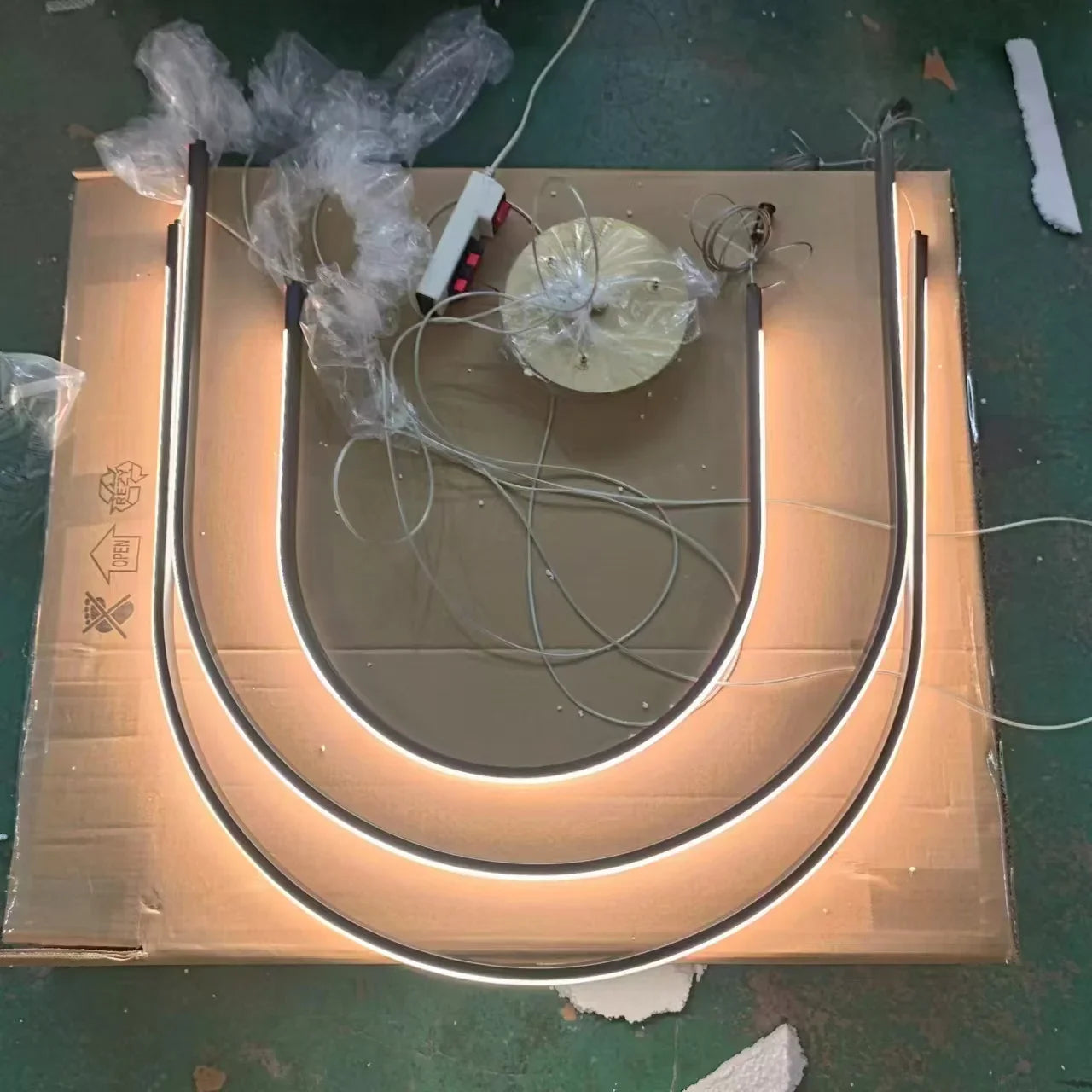 Minimalist linear restaurant chandelier for villa