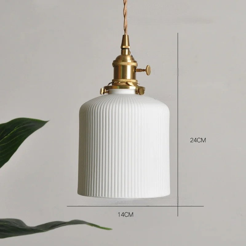 Ciondolo in rame con nappina in ceramica bianca