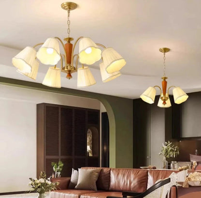 Antiker Kronleuchter für den Essbereich mit Stoffschirmen