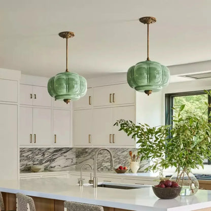 Suspension en verre opalin vert nacré