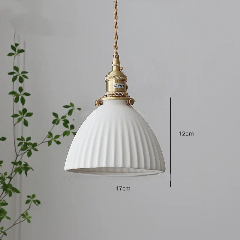 Ciondolo in rame con nappina in ceramica bianca