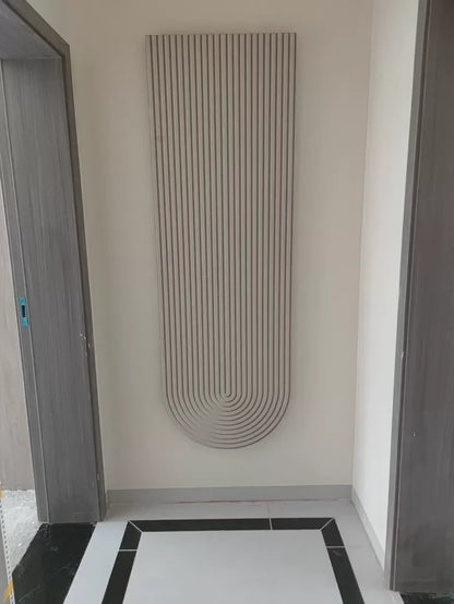 Minimalistische wandlamp met muurschildering