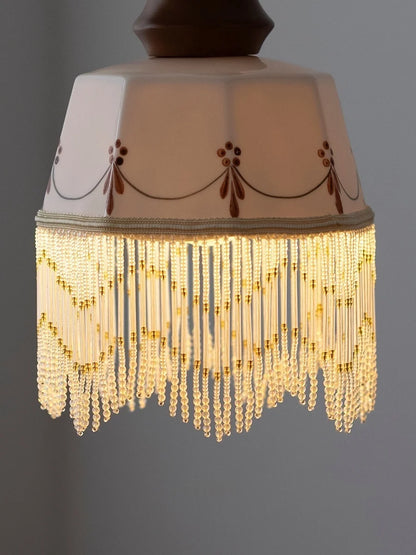 Ciondolo in rame con nappina in ceramica bianca