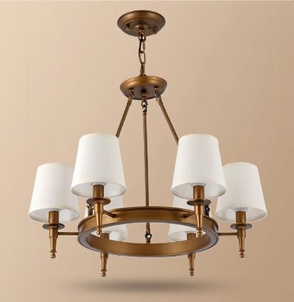 Koperen kroonluchter met stoffen lampenkappen