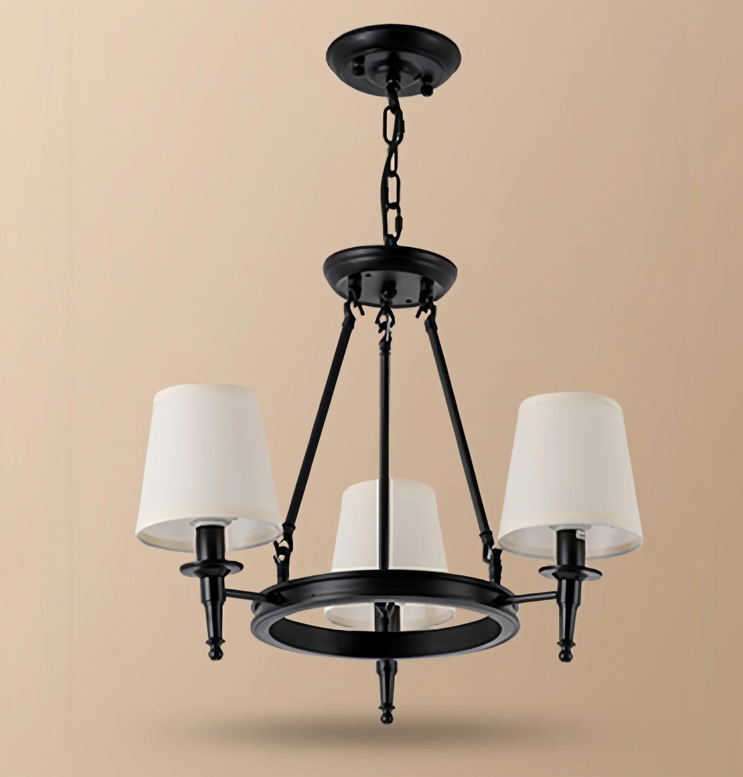 Koperen kroonluchter met stoffen lampenkappen