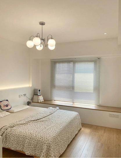 Cremefarbener Glas-Kronleuchter