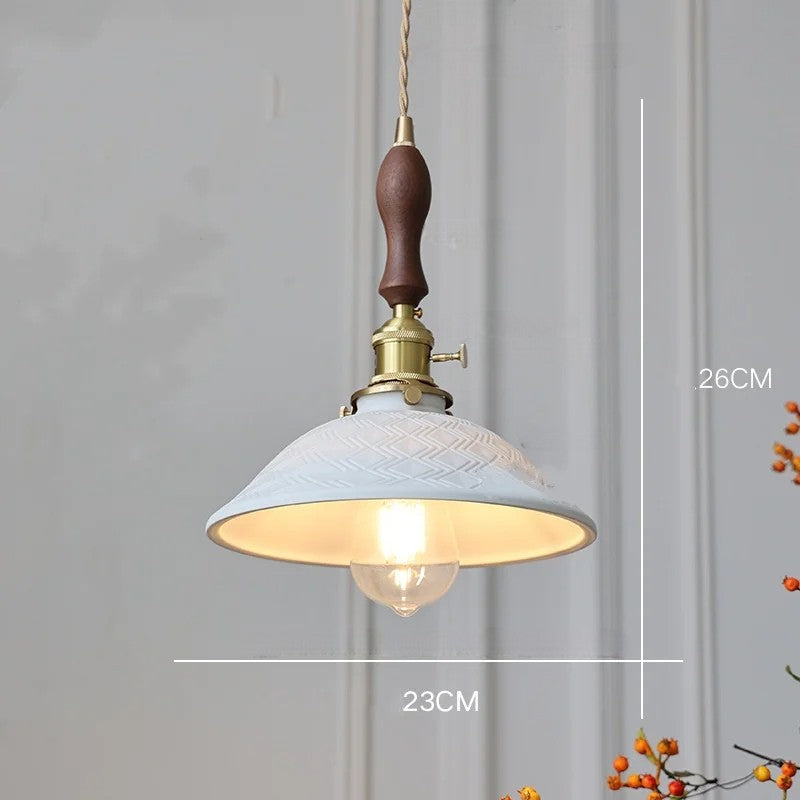 Ciondolo in rame con nappina in ceramica bianca