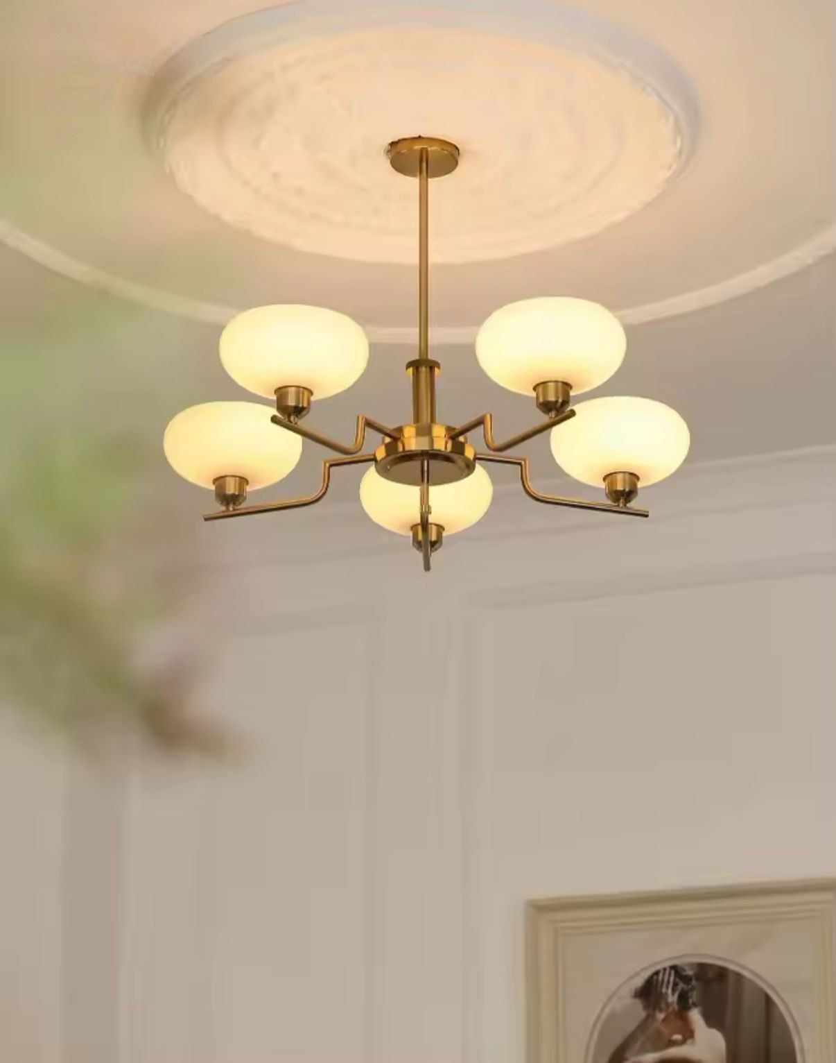 Vom Bauhaus inspirierter LED-Kronleuchter für das Wohnzimmer