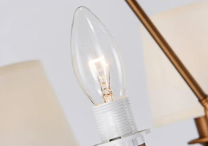 Koperen kroonluchter met stoffen lampenkappen