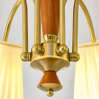 Antiker Kronleuchter für den Essbereich mit Stoffschirmen