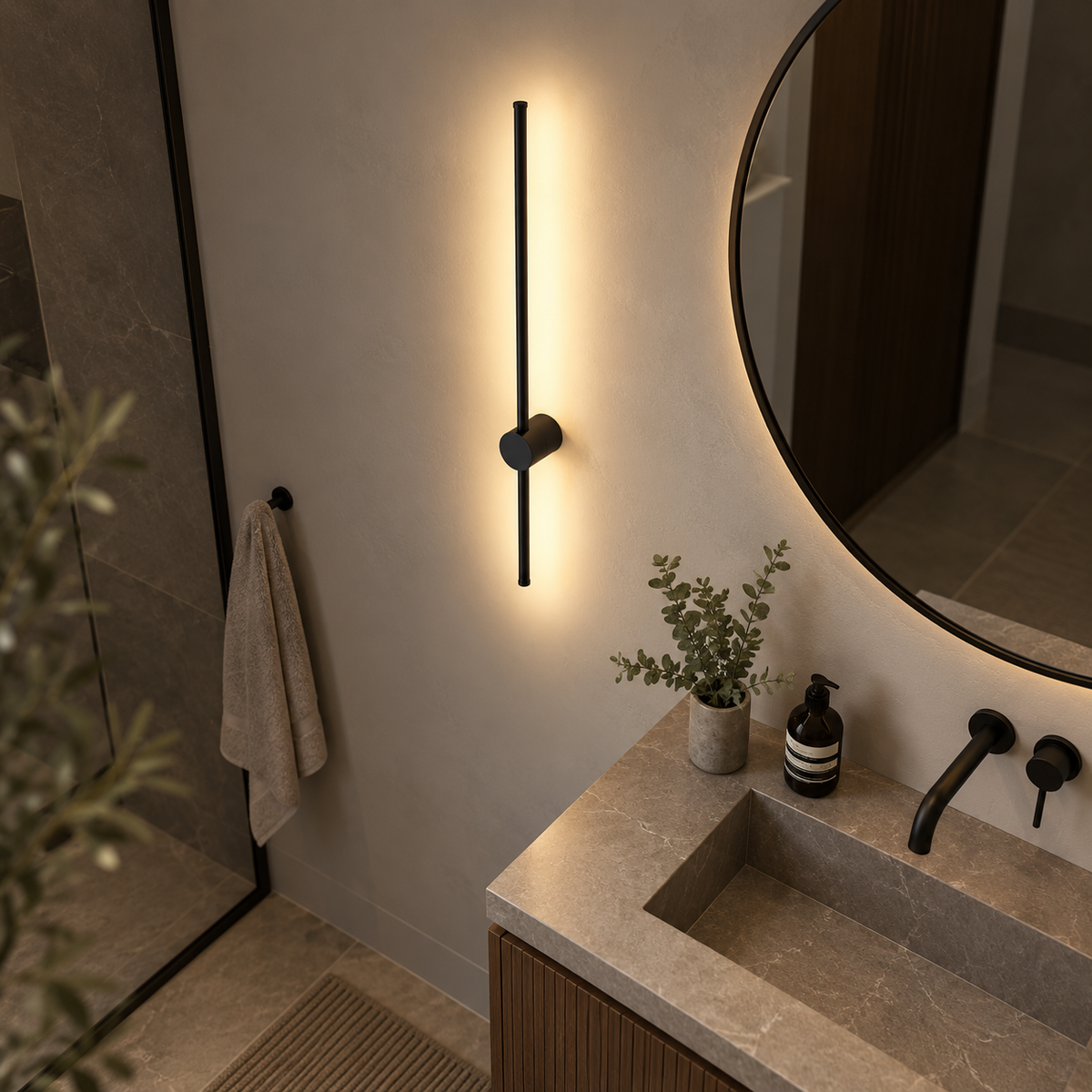Minimalistische wandlamp in staafvorm
