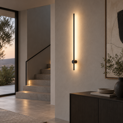 Minimalistische wandlamp in staafvorm