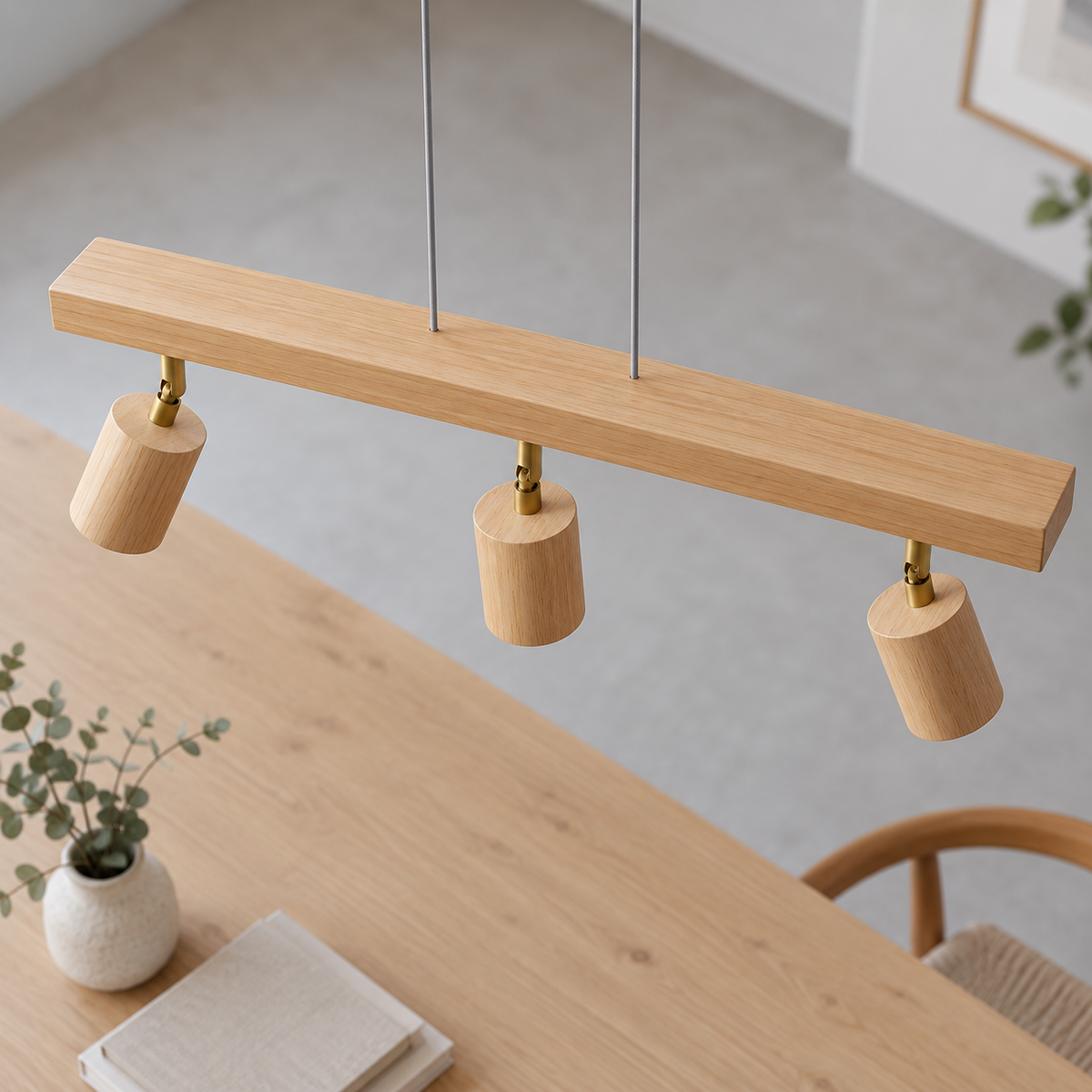 Elevated detail of the 80 cm wood pendant with three pivoting spotlights, showing the upper bar and head surfaces