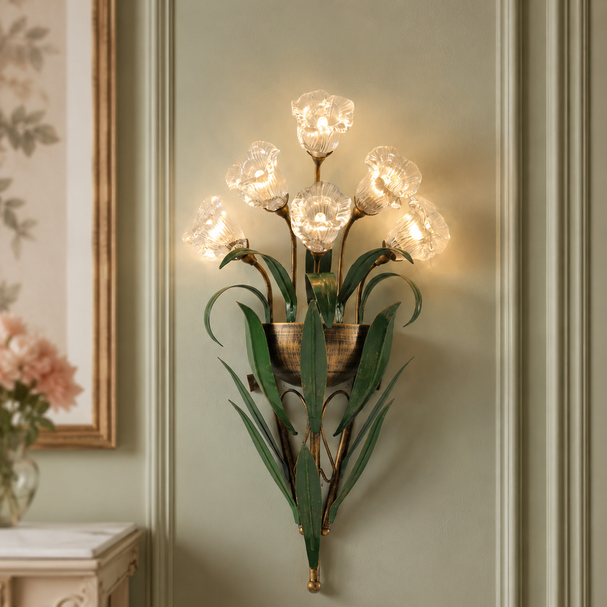 Französische Blumenwandleuchte im Landhausstil