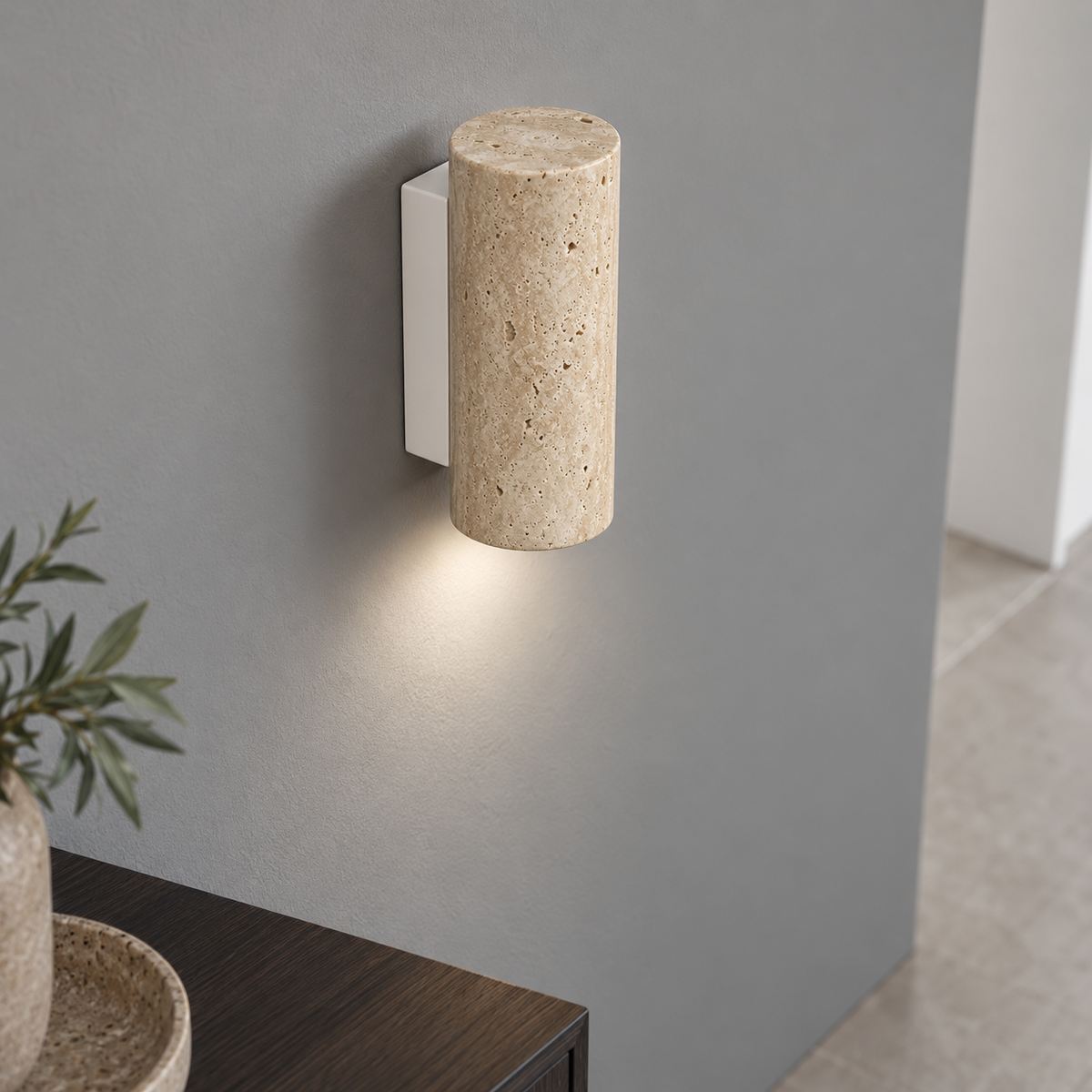 Sconce med dekor i travertin