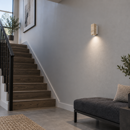 Sconce med dekor i travertin